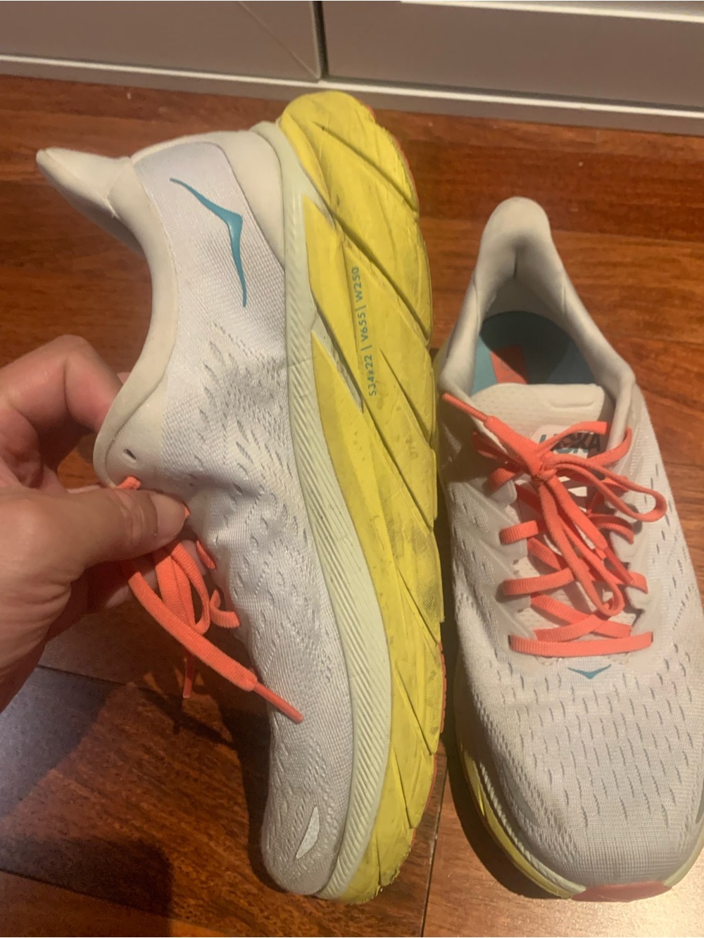Running shoes - Picture 8 of 9
